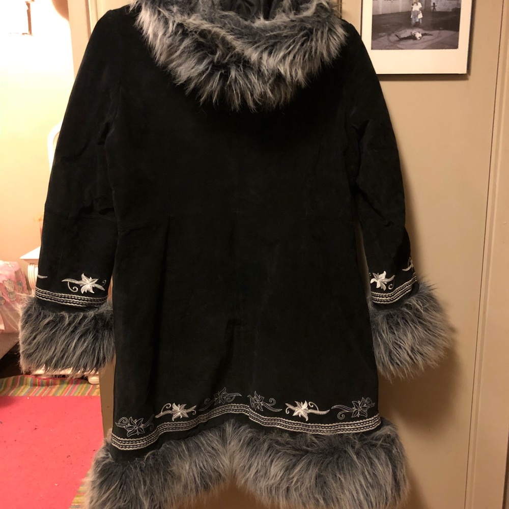 HOST PICK!🙀🤩😍3/30 Taut Black Genuine Leather Embroidered Fur Jacket - Picture 2 of 16